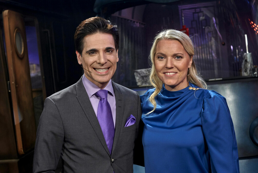 Tillsammans med TV4:S Marcus Oscarssons syns Carina Bergfeldt i rutan på fredagen under På spåret. På söndagen syns hon i sitt nya program Det här är ditt land.
