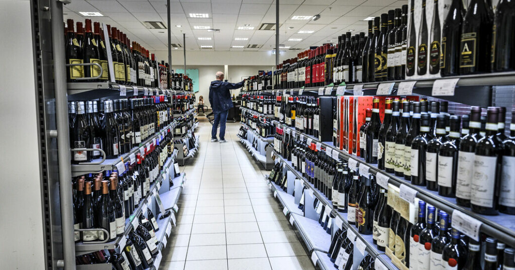 Systembolaget har tappat i både försäljning och resultat. Arkivbild. Så mycket höjs priserna på Systemet