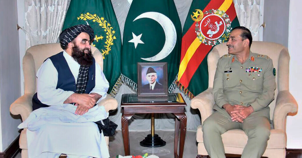 Talibanernas utrikesminister Amir Khan Muttaqi och Pakistans arméchef Asim Munir i Rawalpindi, Pakistan på söndagen. Efter Kinasamtal: Pakistan i avtal med talibaner