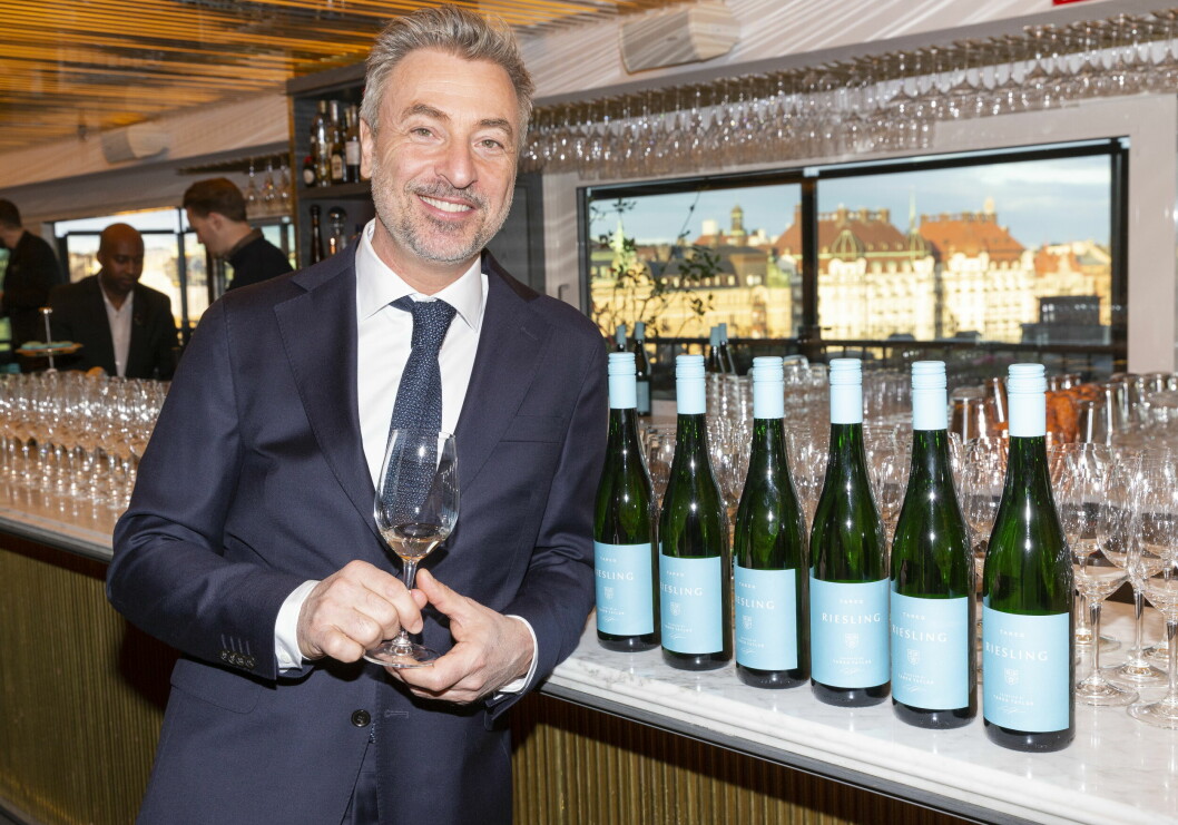Tareq Taylor lanserar vinet Tareq Riesling under en kändistät lanseringsfest i Stockholm. Flickvännen Sofia Ståhl var på plats för att stötta honom! Tareq Taylor lanserar vinet Tareq Riesling under en kändistät lanseringsfest i Stockholm. Flickvännen Sofia Ståhl var på plats för att stötta honom!