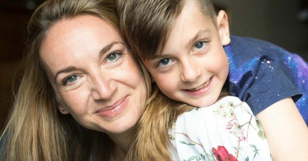 Tasha säger att det jobbigaste av allt var att behöva berätta om cancern för barnen Amy och Theo. Tasha och sonen Theo