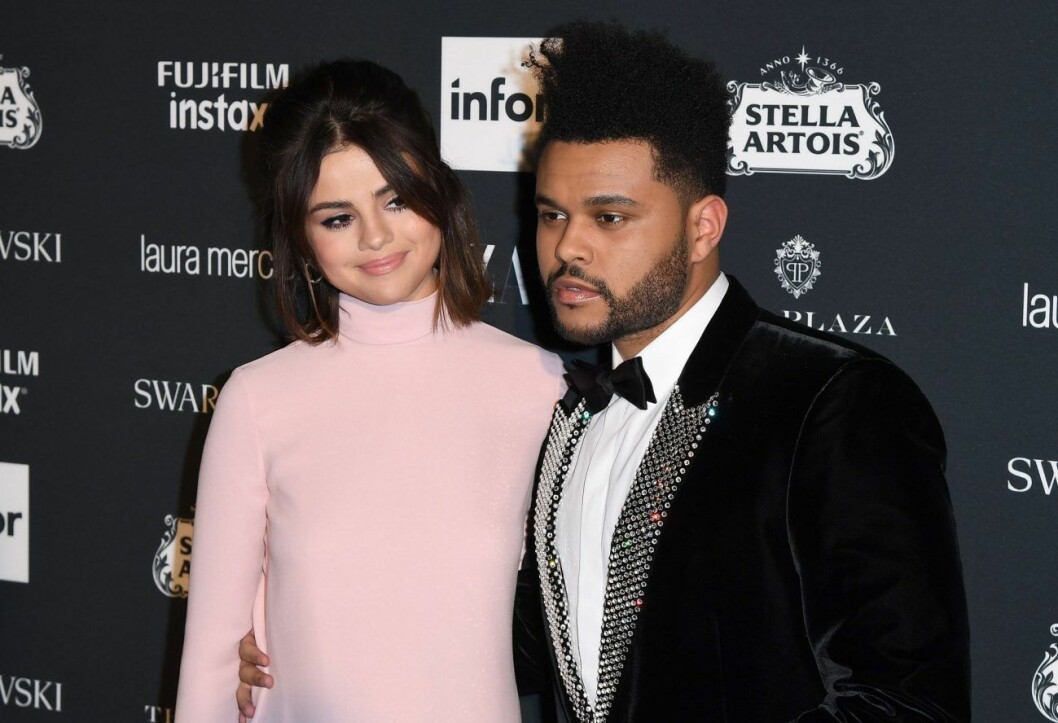 Innan The Weeknd träffade Bella Hadid dejtade han sångerskan Selena Gomez. Selena Gomez och The Weeknd.