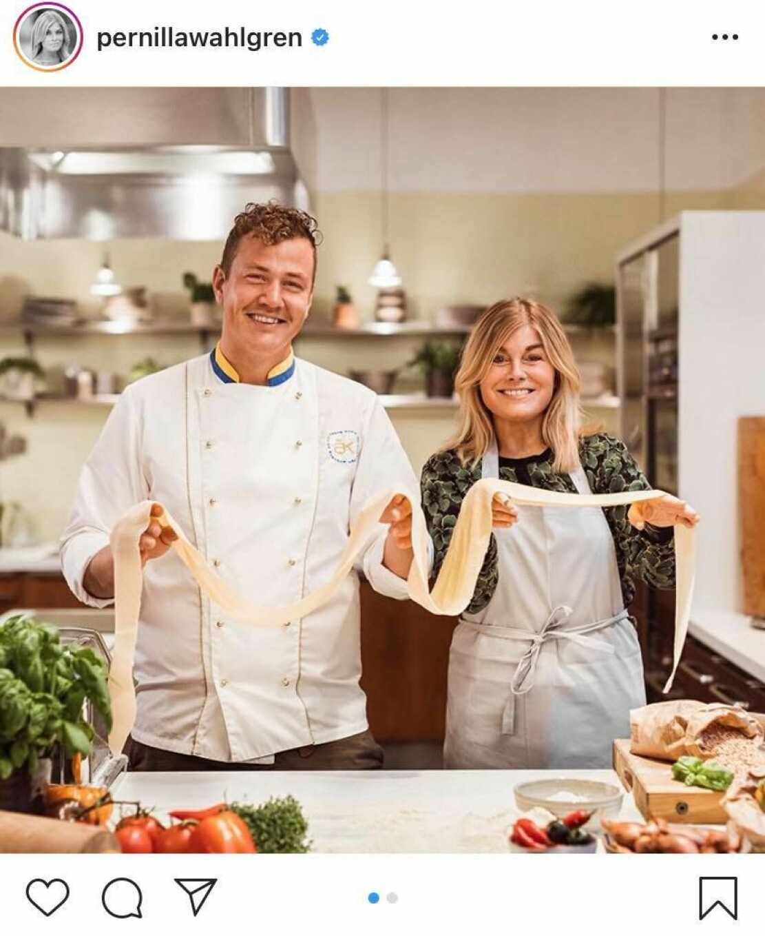 Thomas Sjögren och Pernilla Wahlgren. Thomas Sjögren och Pernilla Wahlgren, Yes chef
