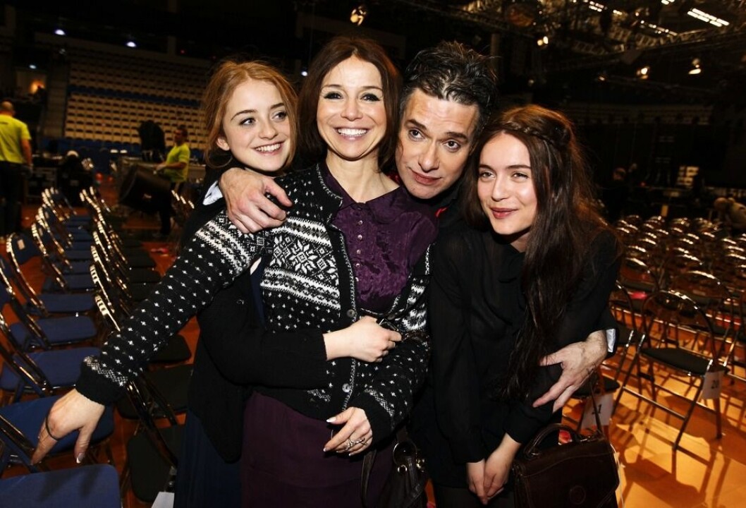 Hela familjen samlad på Melodifestivalen 2012. FOTO: Magnus Sandberg/TT