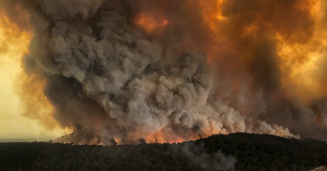 Tidigare studier har visat att mer än en miljon ton rök pumpades in i atmosfären under Australiens skogsbränder under slutet av 2019 och början av 2020. Arkivbild. Australiens skogsbränder förstorade ozonhålet