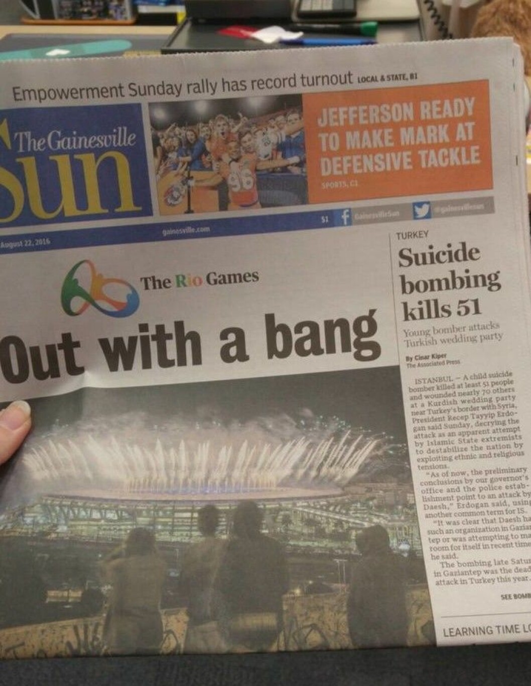 Via: <a href="http://imgur.com/a/h2znF" target="_blank">Imgur</a> tidning-10