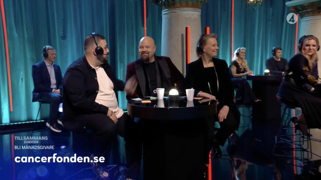 Under live-sändningen av galan <span class=" italic" data-lab-italic_desktop="italic">Tillsammans mot cancer</span> i måndags satt Sveriges kändiselit och mottog samtal från svenskar som ville bli månadsgivare till förmån för cancerforskningen. Under live-sändningen av galan Tillsammans mot cancer i måndags satt Sveriges kändiselit och mottog samtal från svenskar som ville bli månadsgivare till förmån för cancerforskningen.