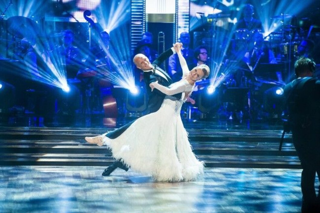 Tobias Karlsson och Arja Saijonmaa i <em>Let’s Dance</em>. Tobias Karlsson och Arja Saijonmaa i Lets Dance.
