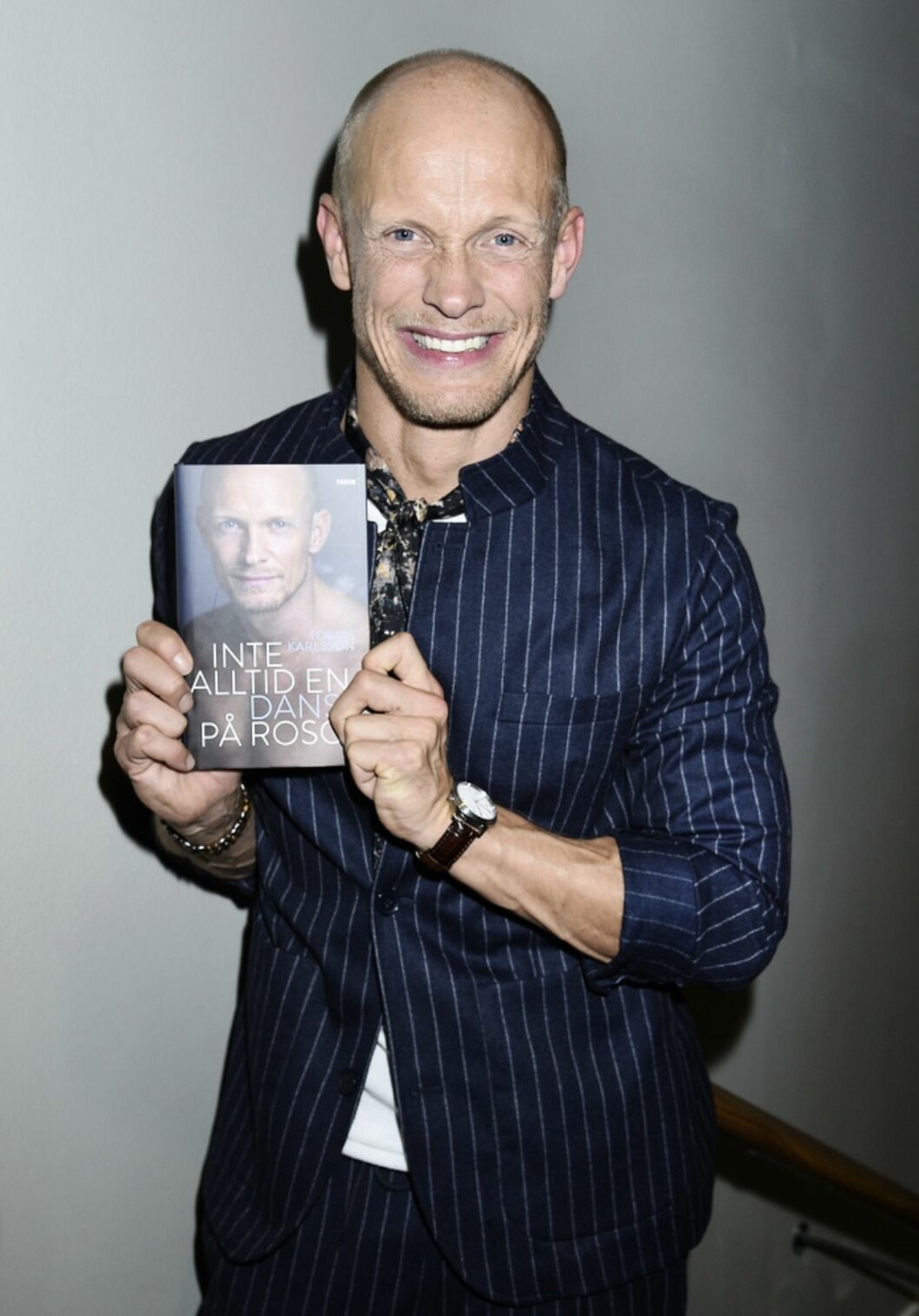 Tobias Karlsson har skrivit boken Inte alltid en dans på rosor. FOTO: Karin Törnblom/TT Bokrelease för Tobias Karlssons bok "Inte alltid en dans på rosor"