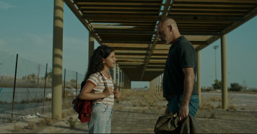 Tolvåriga Amal och flyktingsmugglaren Sam på väg genom Europa i "Exodus". Pressbild. Veckans film och serier – med nytt flyktingdrama