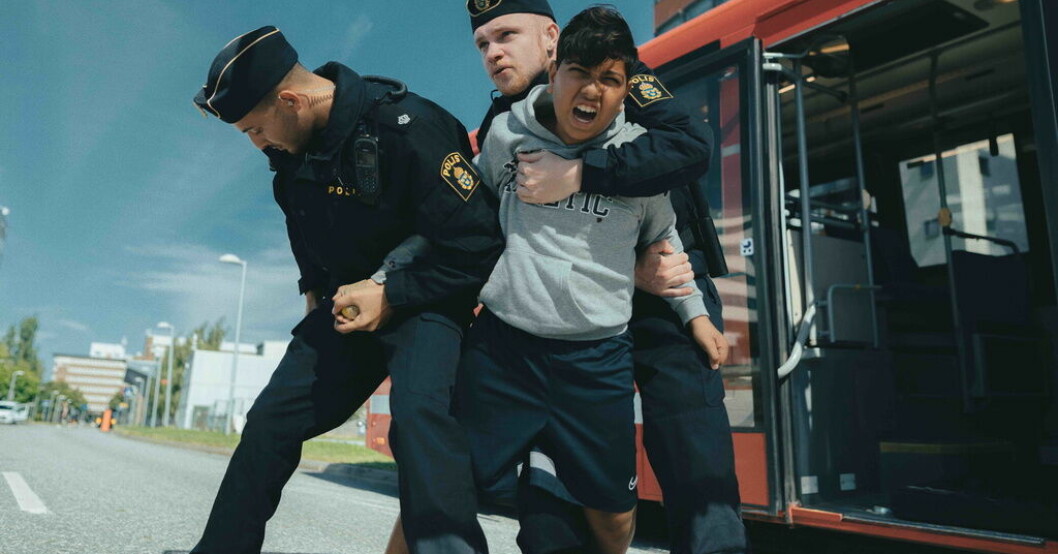 Tolvårige Abdel dras in i gängvärlden i "Bullets". Pressbild. Veckans filmer och serier – realistiskt förortsdrama