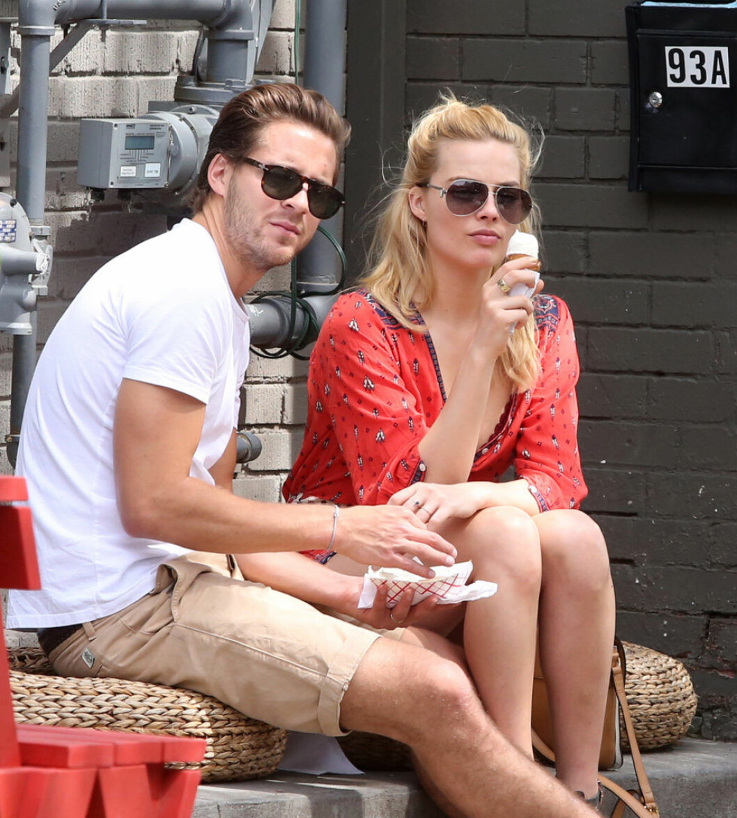 Margot Robbie och Tom Ackerley är numera gifta. Margot Robbie och Tom Ackerley är numera gifta.