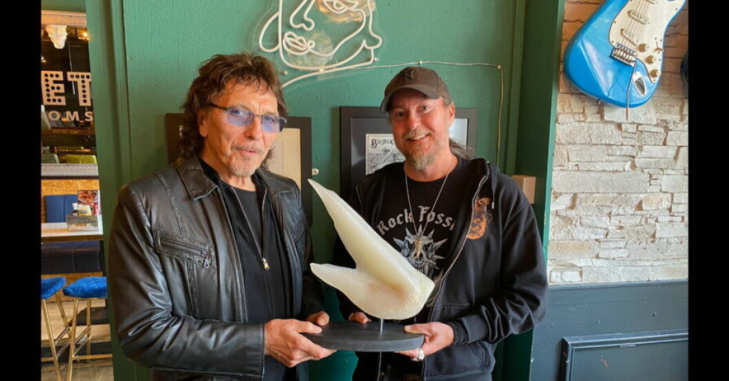 Tony Iommi fick under ett möte med svenske paleontologen Mats E Eriksson ta emot en skulptur som döpts efter honom till Drepanoistodus iommii. Döpte fossil efter rockikon – fick drömträff