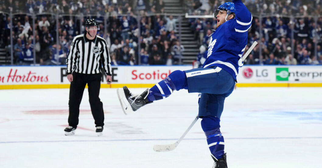 Torontos svenske forward William Nylander firar sitt mål i den andra perioden. Tampa krossade Toronto – Hedman skadad