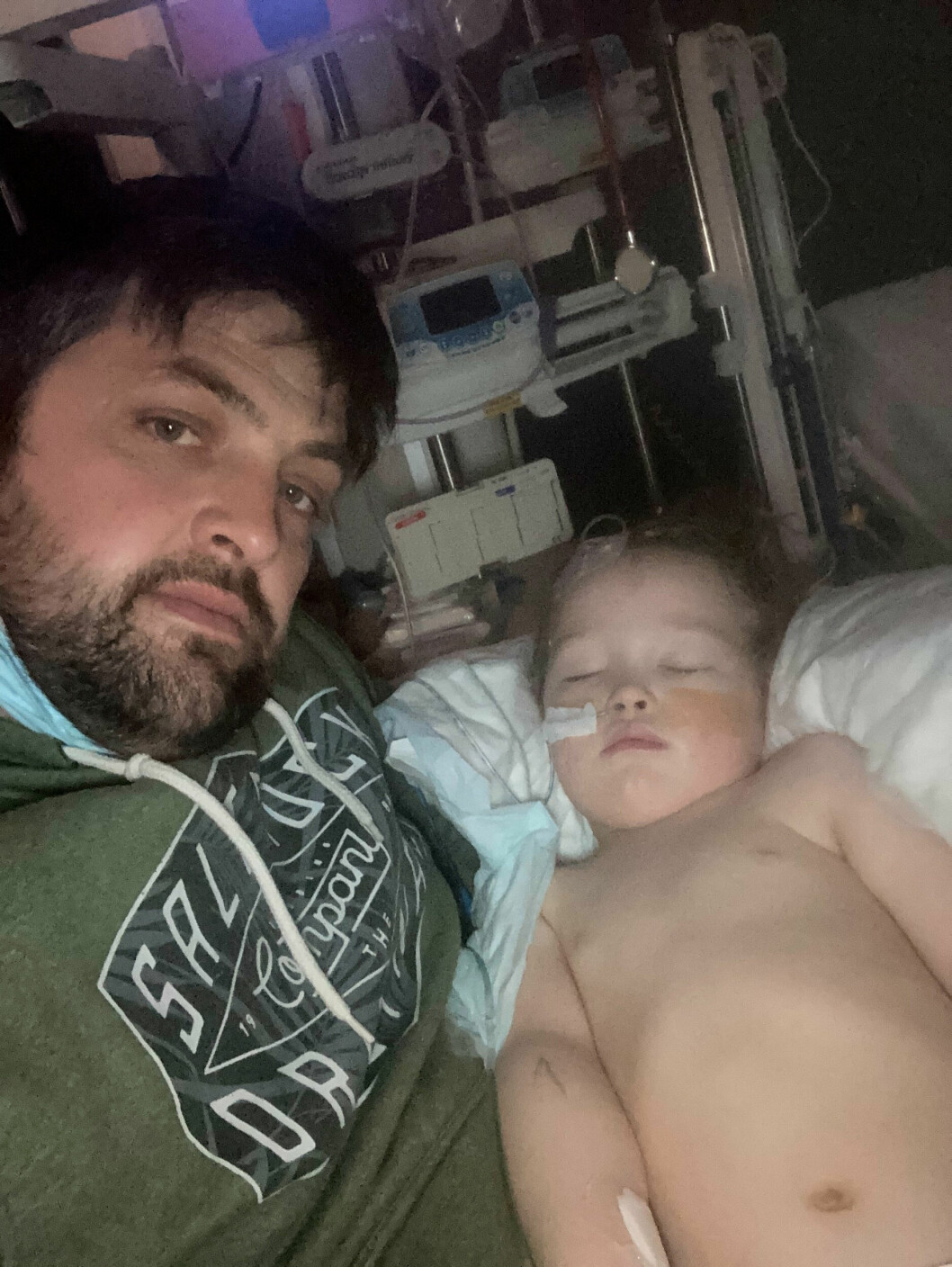 Arthur, med sin pappa Simon Ridout, 39.