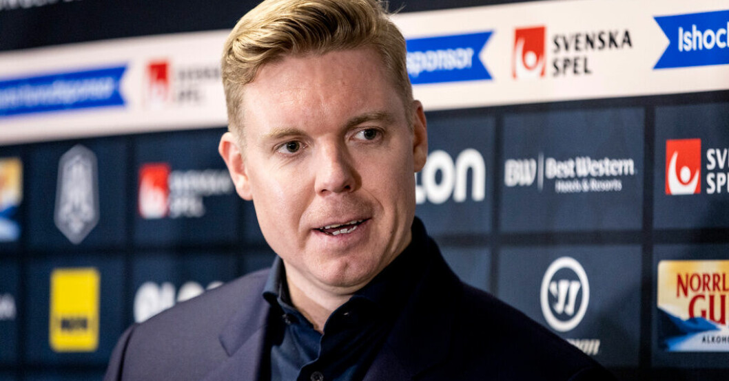 Tränaren Anton Blomqvist och hans AIK säkrade i praktiken en slutspelsplats trots förlust mot Karlskoga. AIK till slutspel – trots förlust