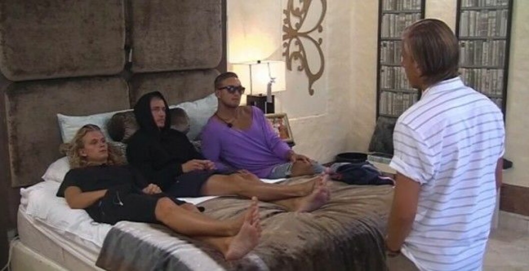 Det var tydligt att alla önskade få ut Adrian från Paradiset. Foto: TV3 Foto: TV3