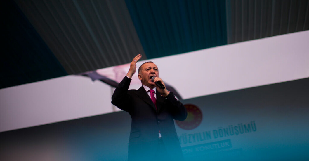 Turkiets president Recep Tayyip Erdogan vid ett tal på ett valmöte i Istanbul i fredags. Uppgifter: 110 gripna i Turkiet