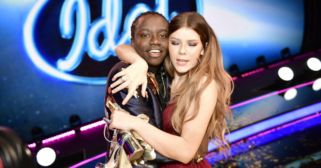 Tusse med Idol-tvåan Dao i finalen 2019. Tusse Chiza och Dao Molander Di Ponziano i Idol 2019.
