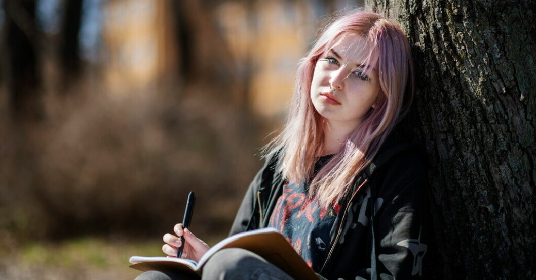 Tuva Larsson, 16 år, i Uppsala har nu fått ett samtalsstöd inom bup, och hoppas få mer hjälp och stöd framöver mot psykisk ohälsa. 16-åriga Tuva blev sämre av att vänta i bup-kön