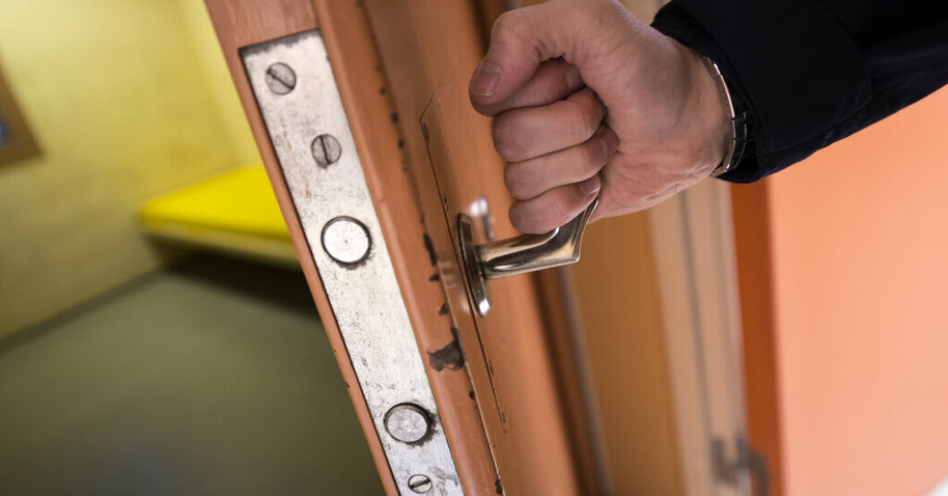 Två 17-åriga flickor är tillsammans med en 19-årig man misstänkta för att ha förberett ett mord. Arkivbild. Tonårsflickor misstänkta för mordförberedelse