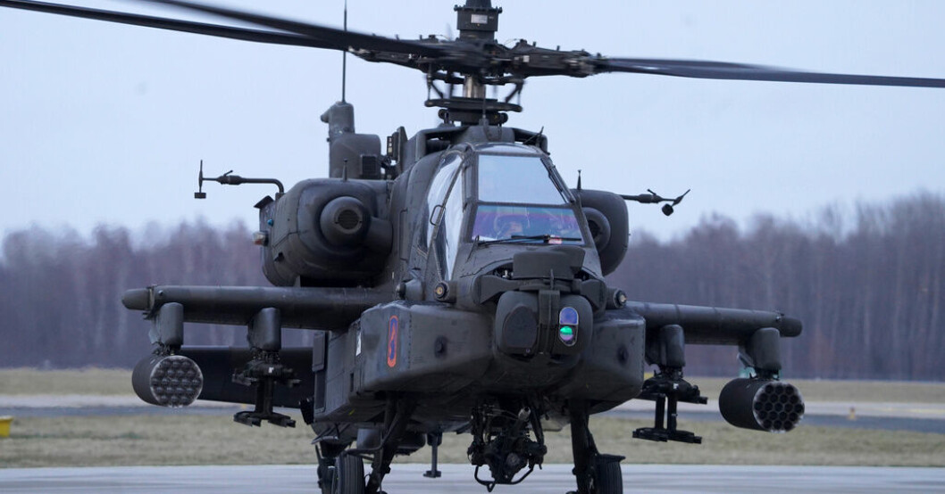 Två amerikanska attackhelikoptrar av modellen AH-64 Apache var involverade i kollisionen. Arkivbild. Tre soldater döda i helikopterkrasch i Alaska