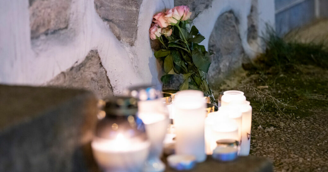 Två dagar efter pojkens dödsfall förra året tändes ljus i centrala i Eslöv. Arkivbild. Mordåtalad pappa inte psykiskt sjuk