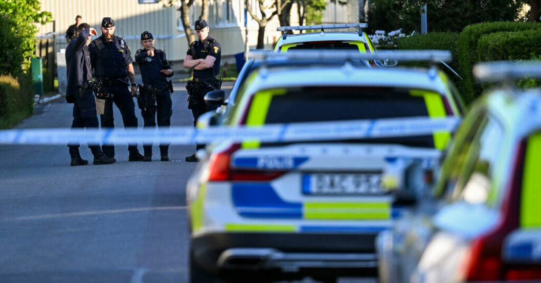 Två män i 20-årsåldern har skjutits i Askim i Göteborg. Två män skjutna i Göteborg – fem ska förhöras