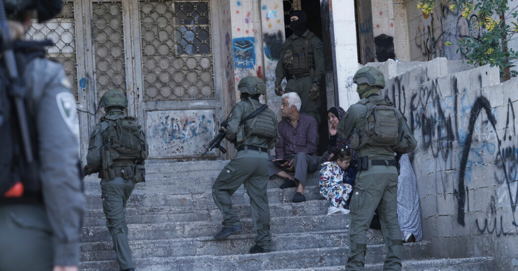 Två personer har skadats efter att en person öppnat eld mot ett fordon i Jerusalem. Två skadade i skjutning i Jerusalem