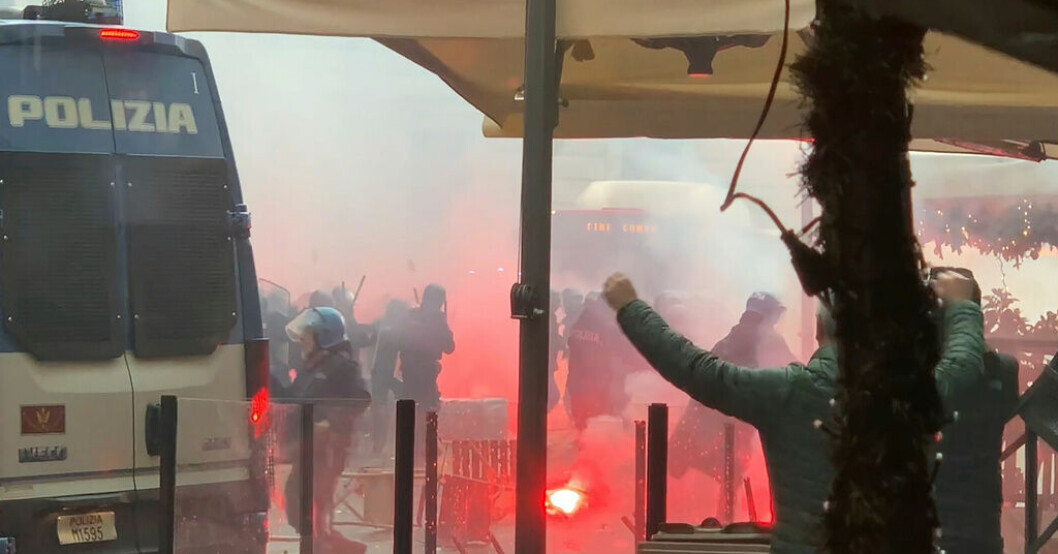 Tyska supportrar i bråk med polisen i Neapel. Oroligheter i Neapel – polisbil sattes i brand
