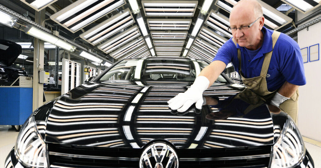 Tyska Volkswagen redovisar kvartalsrapport. Arkivbild Volkswagen ångar på bättre än väntat