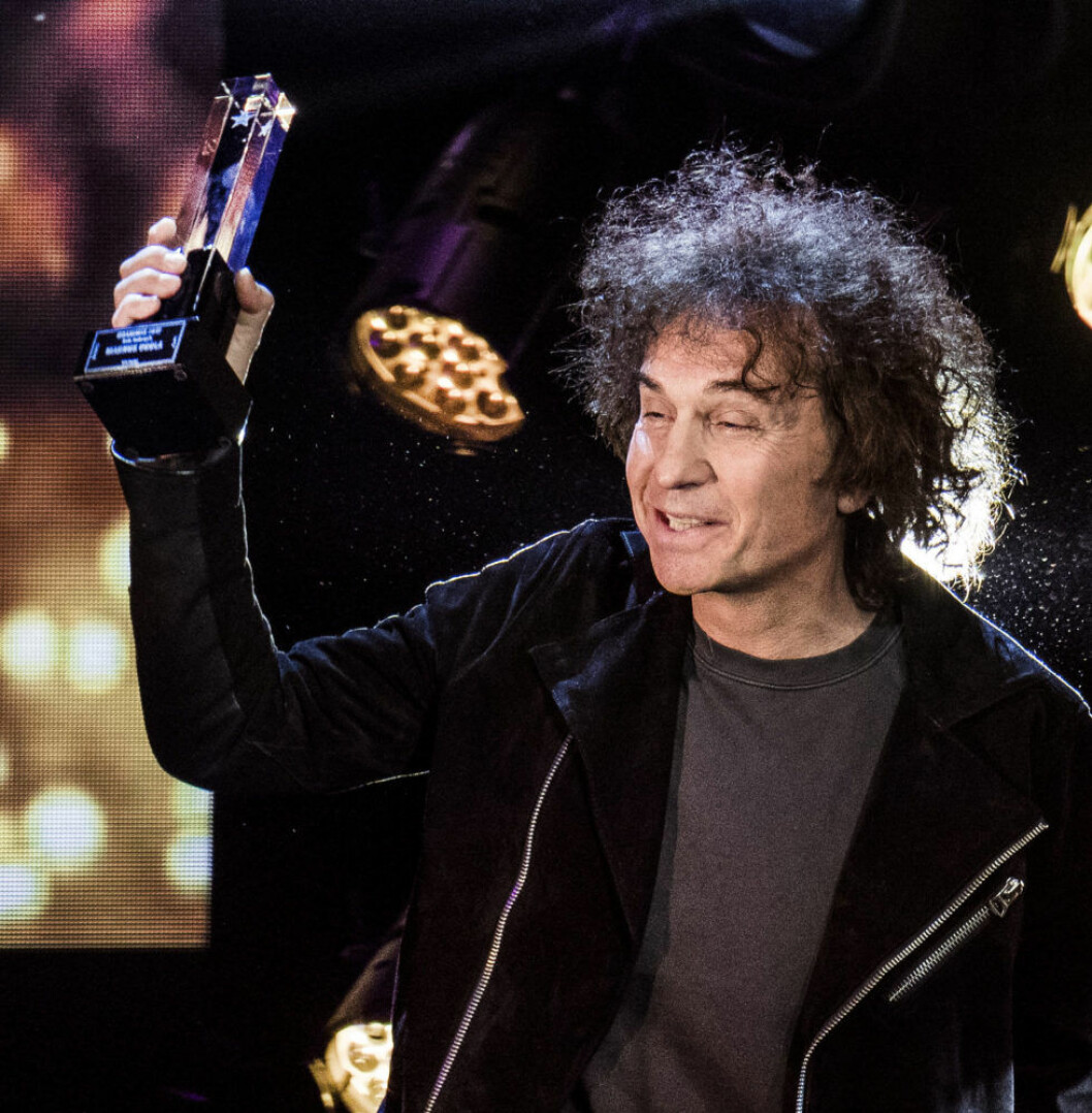 Äntligen fick Magnus Uggla en grammis. Äntligen fick Magnus Uggla en grammis.