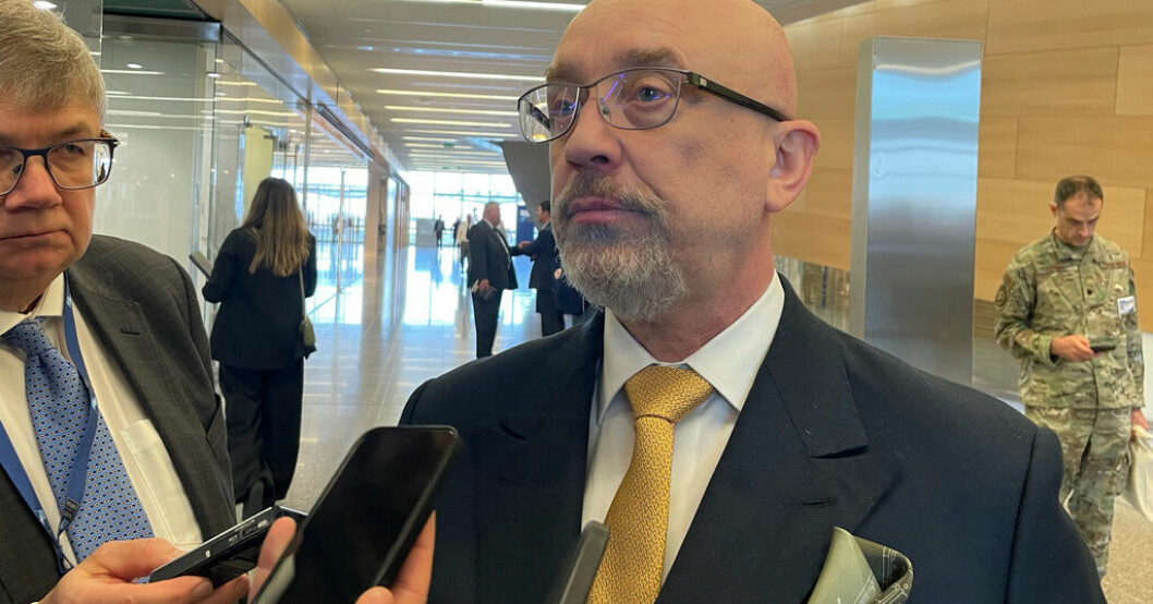 Ukrainas försvarsminister Oleksij Reznikov träffar svenska journalister i samband med Natos försvarsministermöte i Bryssel. Ukraina om Sverige: Vi hoppas på mer