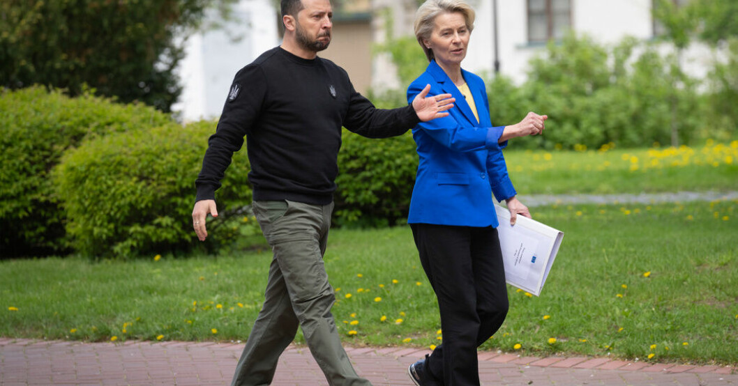 Ukrainas president Volodymyr Zelenskyj tillsammans med EU-kommissionens ordförande Ursula von der Leyen i Kiev. Zelenskyj: Förväntar mig positiva EU-besked