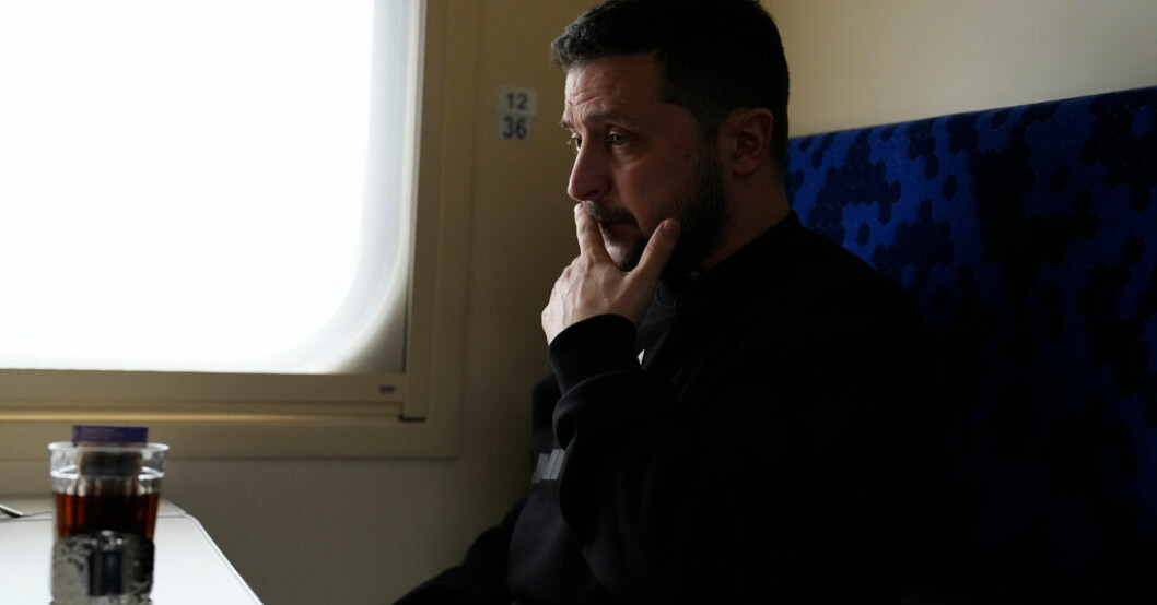 Ukrainas president Volodymyr Zelenskyj under en intervju med nyhetsbyrån AP, som följt med på hans tågresa under tisdagen. Zelenskyj: Farligt när Putin vittrar svaghet