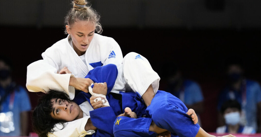 Ukrainskan Daria Bilodid, i vitt, är inte med i VM. Arkivbild. Ryssar stryks från judo-VM efter bakgrundskoll