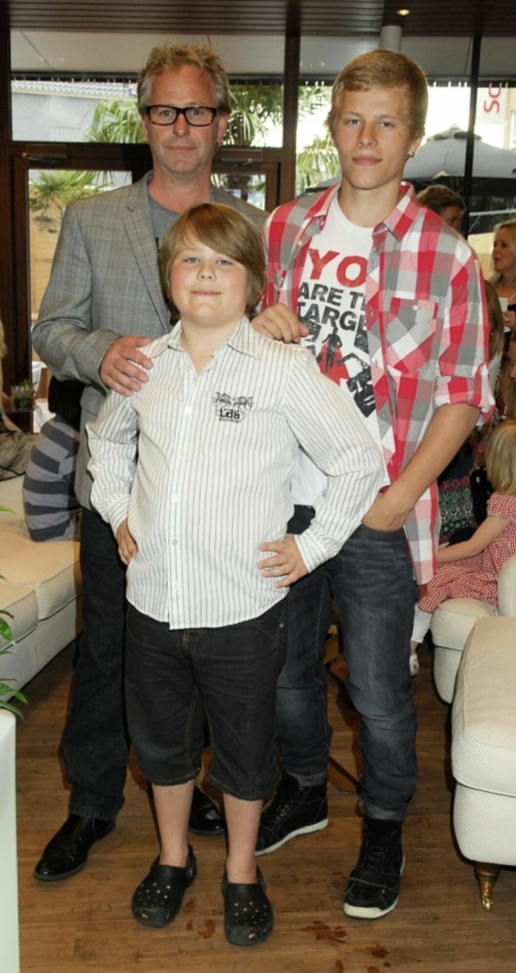 FOTO: Jonas Hessman/TT Uno Svenningsson med sönerna Mark och Joel