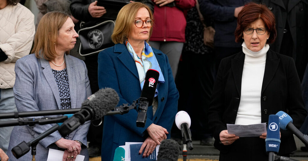 USA:s, Storbritanniens och Kanadas respektive ambassadörer i Ryssland var på plats vid domstolen i Moskva för att markera mot domen. Ryska straffet fördöms: "Släpp honom"
