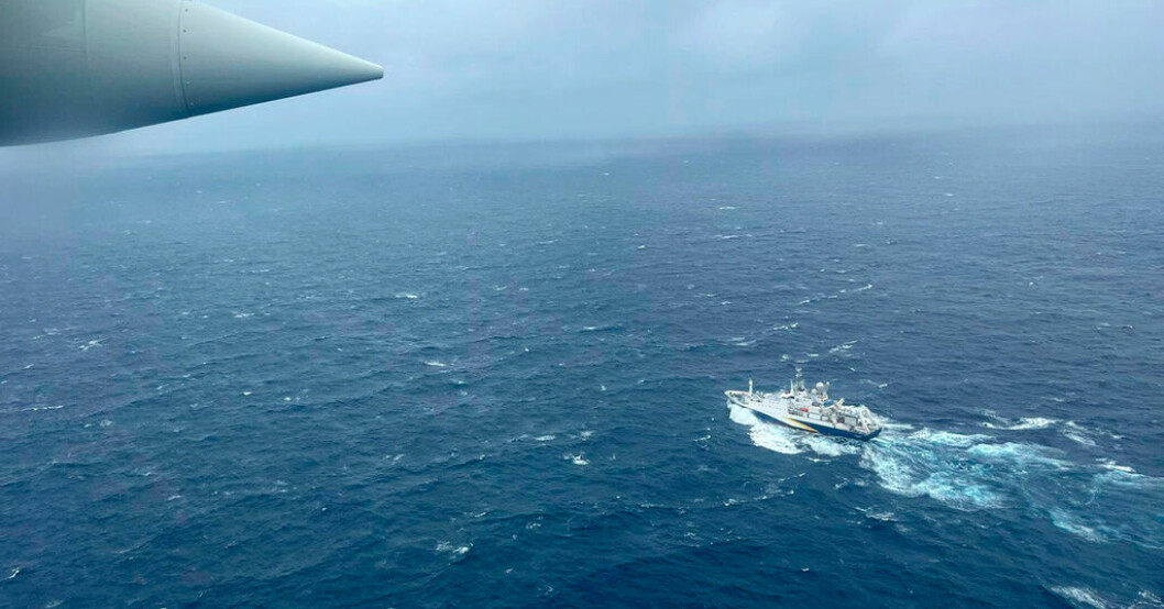 USA:s kustbevakning flyger över ett franskt forskningsfartyg under sökinsatsen efter den försvunna undervattensfarkosten. Arkivbild. Flottan hörde ubåtens implosion