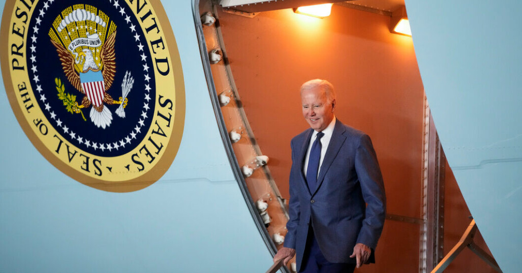 USA:s president Joe Biden går av Air Force One i Belfast. "Irländsk" Biden framme i Belfast