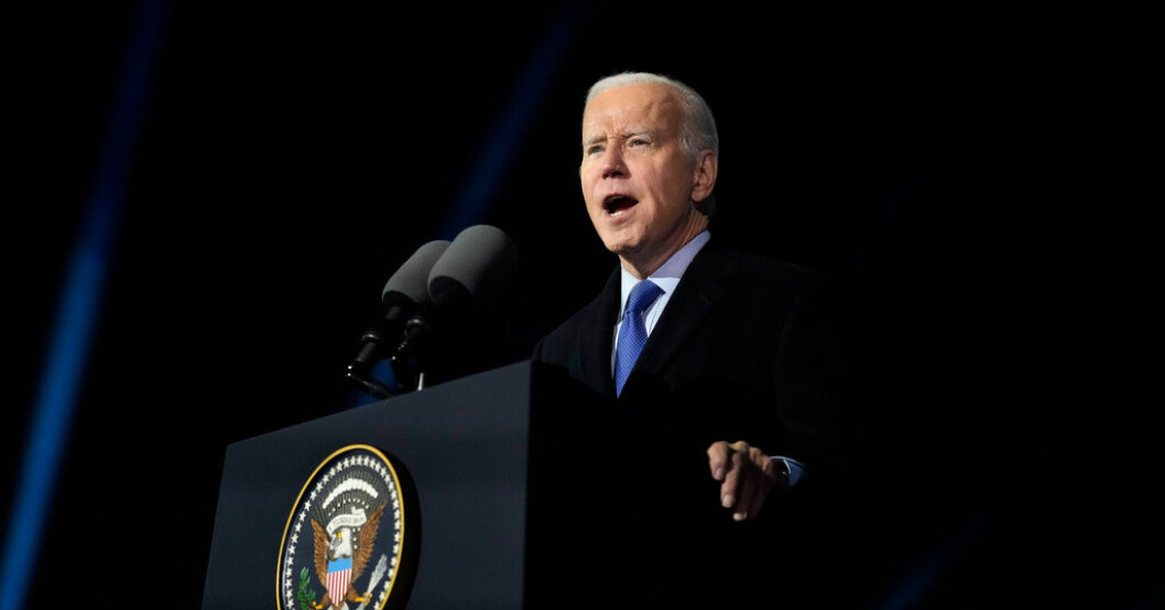 USA:s president Joe Biden håller tal vid Muredachs katedral i irländska Ballina på fredagen. Biden snubblande nära kampanjbesked