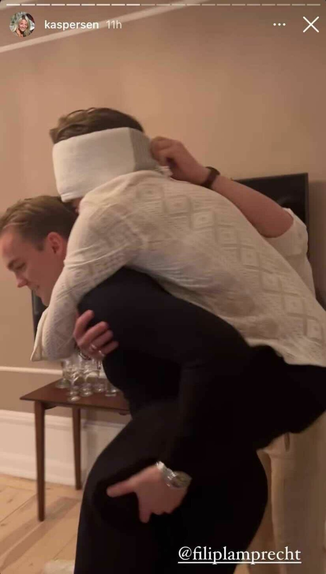 Vad är väl en fest utan överraskning? Vad är väl en fest utan lek och ett födelsedagsbarn med ögonbindel?