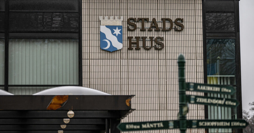 Väktare finns på plats vid Ronneby stadshus efter ett hot. Arkivbild. Hot mot kommunhus – väktare på plats