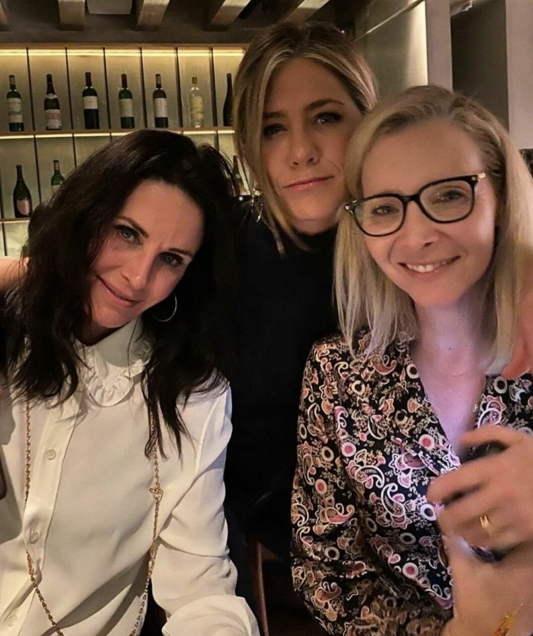 Courteney Cox, Jennifer Aniston och Lisa Kudrow umgås, många år efter att sista Vänner-avsnittet spelades in. FOTO: NIJO/TT Vänner