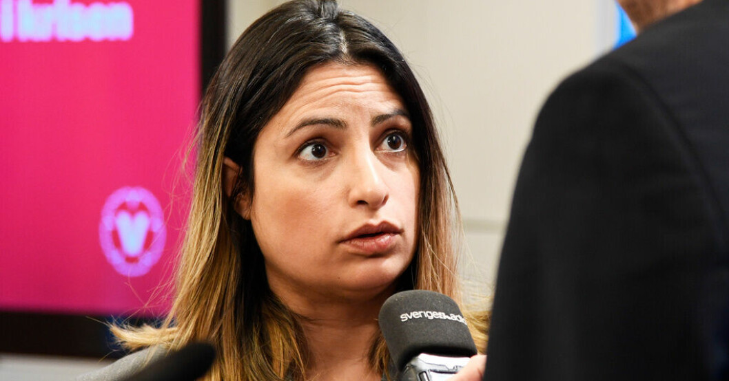 Vänsterpartiets partiledare Nooshi Dadgostar. Arkivbild. V: Pressa storbankerna att sänka räntan