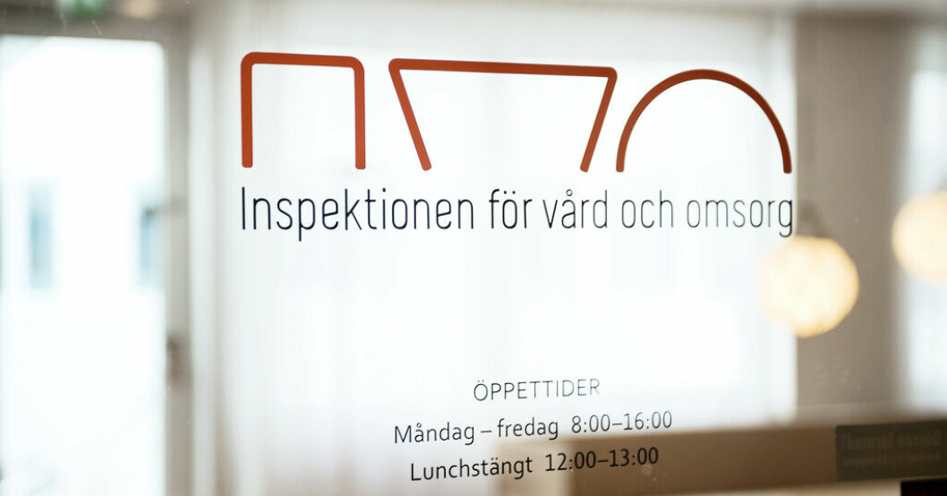 Vårdgivare måste anmäla alla händelser som medfört eller har riskerat medföra allvarliga vårdskador till Inspektionen för vård och omsorg. Arkivbild. Nålar lämnades i armveck – patient avled