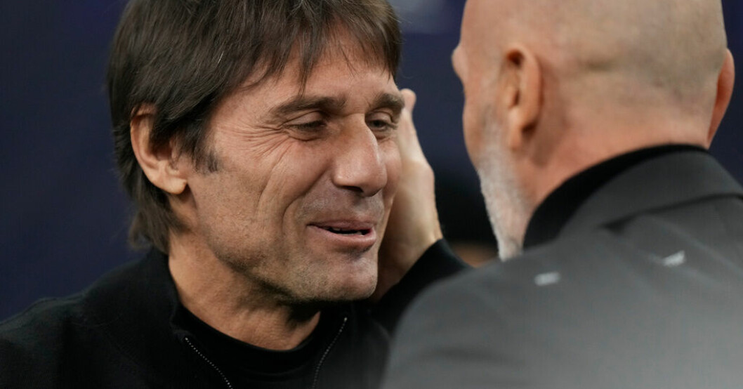 Varmt tränarmöte. Tottenhams Antonio Conte och Milans Stefano Pioli i samspråk i samband med det första mötet i Champions Leagues åttondelsfinal. Milan vann med 1–0. Returen spelas på onsdagskvällen. Arkivbid. Managern tillbaka – lyfter det Tottenham?