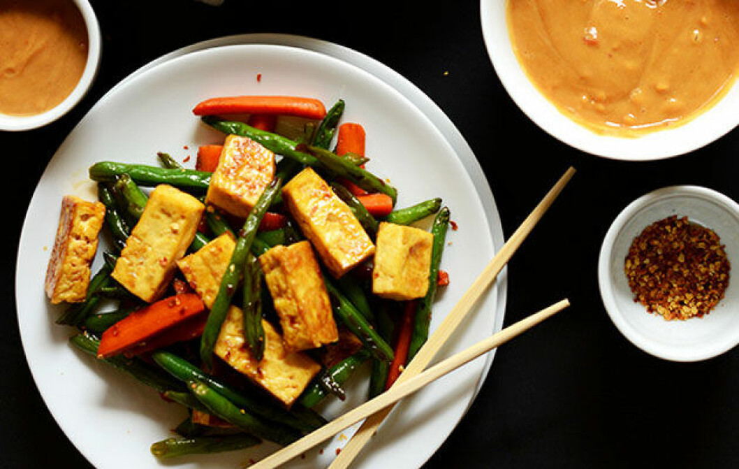 Källa: <a href="http://minimalistbaker.com/tofu-that-tastes-good-stir-fry/" target="_blank" rel="noopener">minimalistbaker.com</a> vegetarian_mat_recept_05