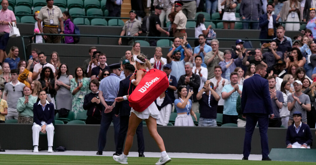 Victoria Azarenka lämnade planen till publikens burop. Belarusiskan backar ukrainskan: "Bra för publiken"