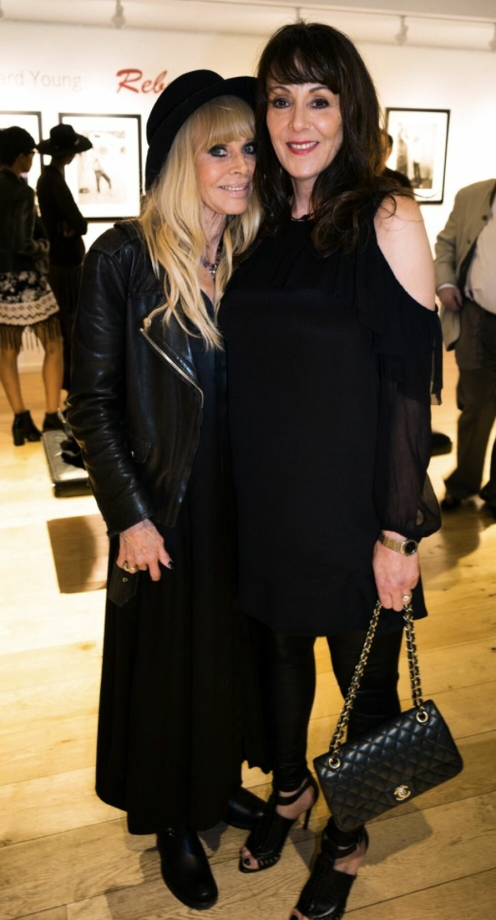 Britt och Victoria. Victoria Sellers och mamma Britt på galleri år 2017